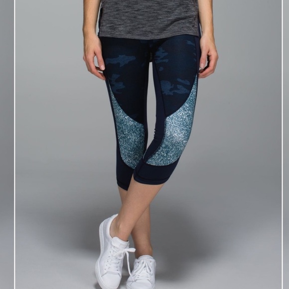 •Lululemon Wunder Under Crop *Full-On Luon• - Picture 2 of 10